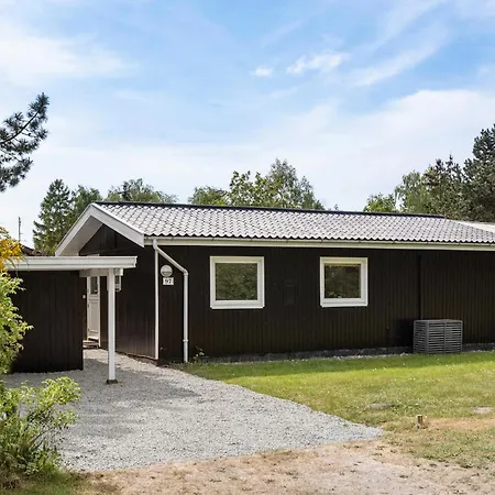 Beautiful In With Kitchen Holiday home